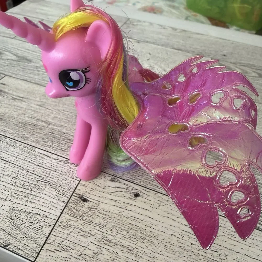 My Little Princess Cadance Fantastic Flutters Unicorn Shiny Wings